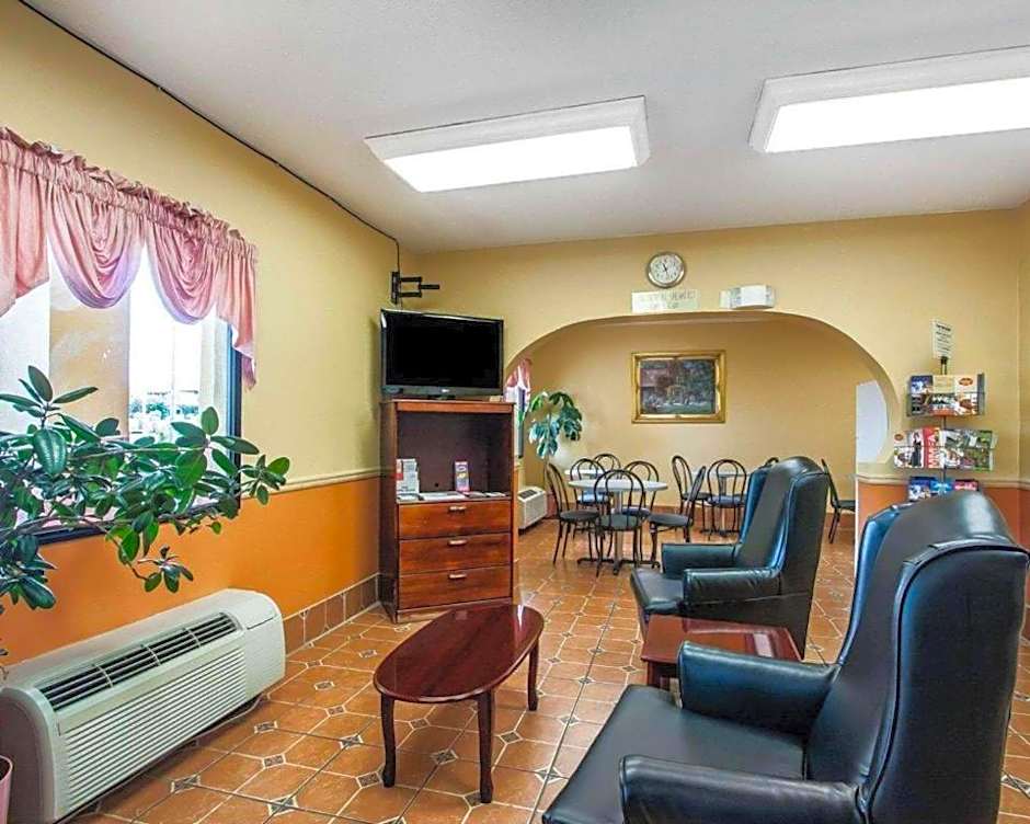 Econo Lodge Inn & Suites Tuscaloosa I-20