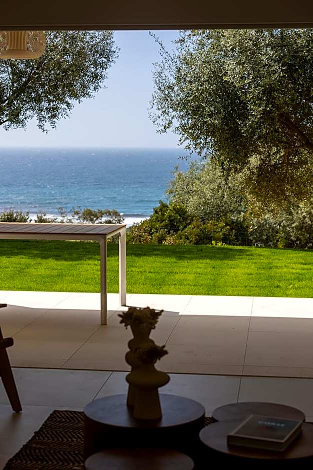 Résidence Omigna, Spacious Luxury Apartments, sea view, pool, gym, calm, free private parking, free electric vehicle charging, Cargese, Corse du Sud