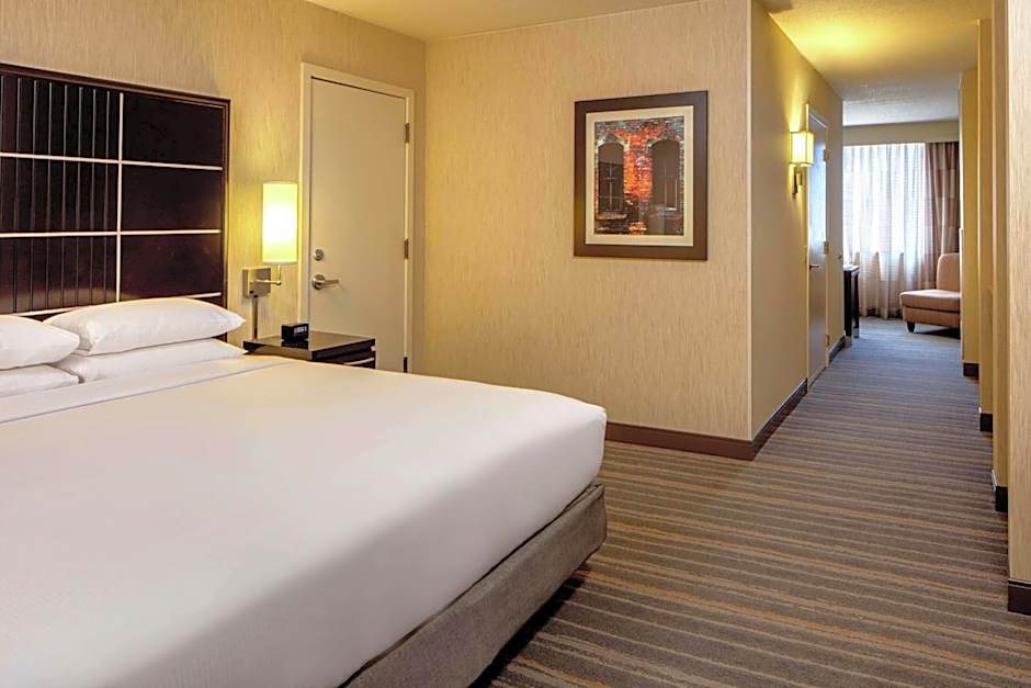 DoubleTree Suites By Hilton Minneapolis