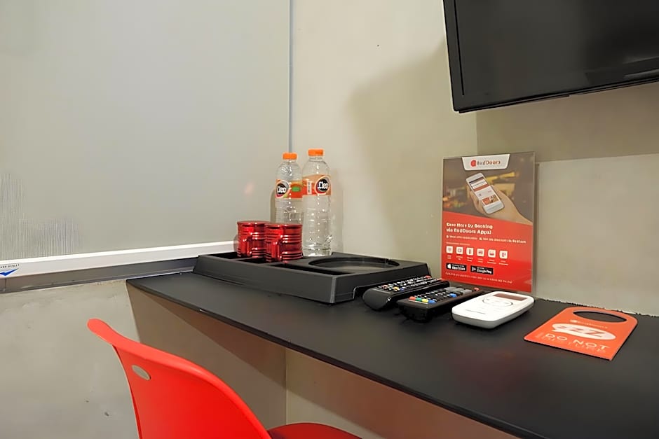 RedDoorz Plus near Kawasan Sam Poo Kong Semarang