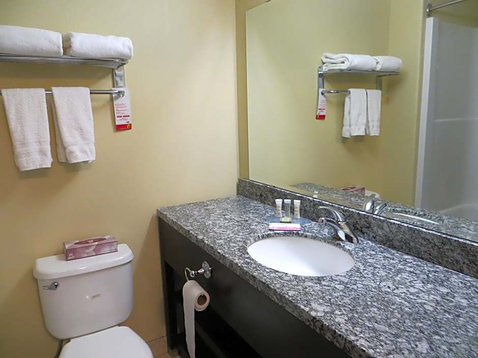 Super 8 by Wyndham Saskatoon Near Downtown