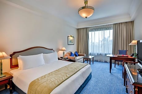 Standard King Bed Room With Free Wifi and 15% discount on food