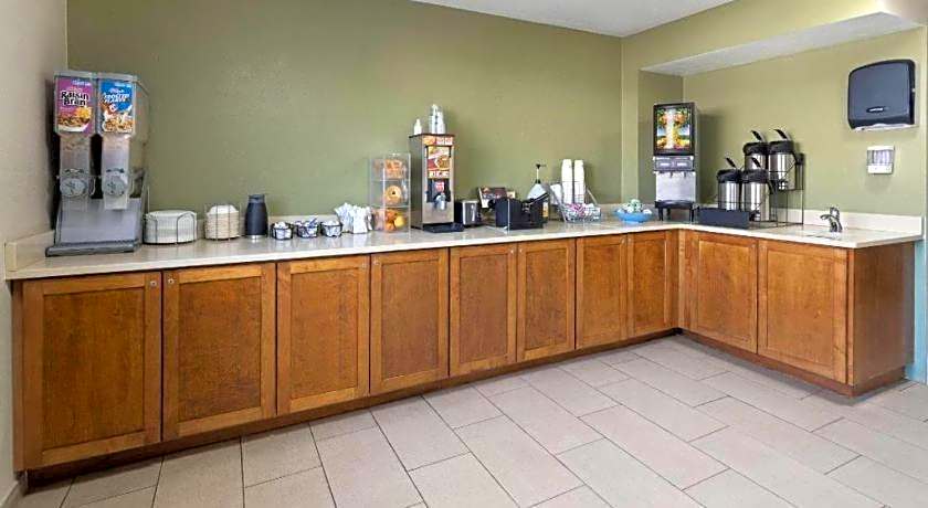 Super 8 by Wyndham Richmond Midlothian Turnpike
