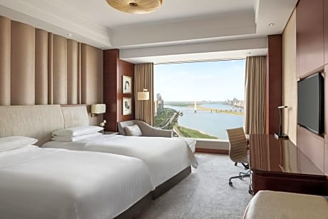 Horizon Club Twin Room with River View