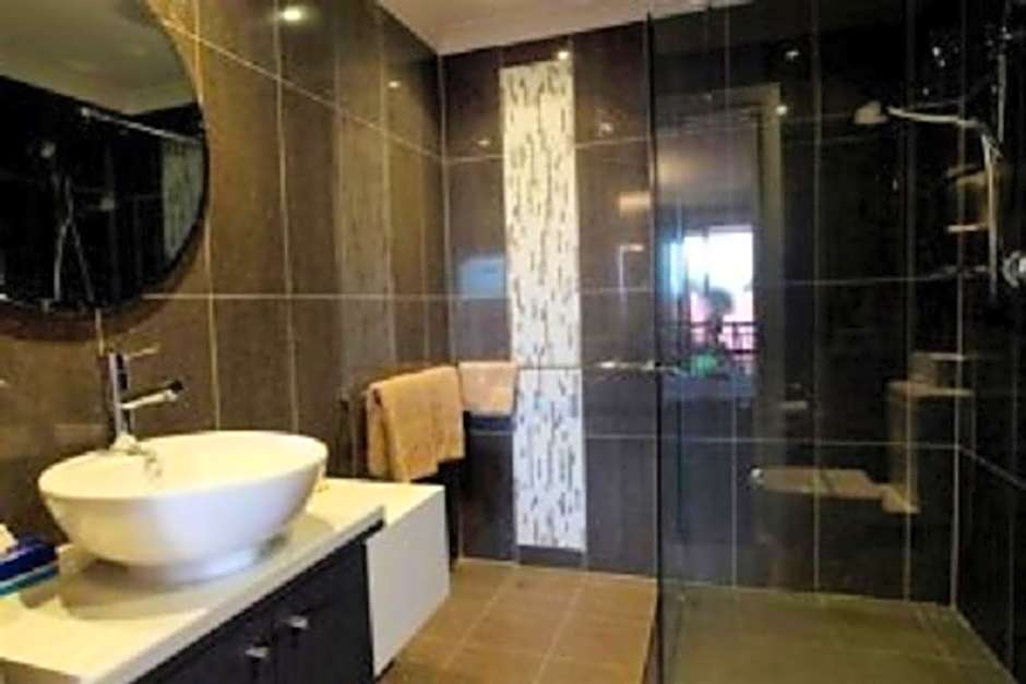 Cattlemans Country Motor Inn & Serviced Apartments