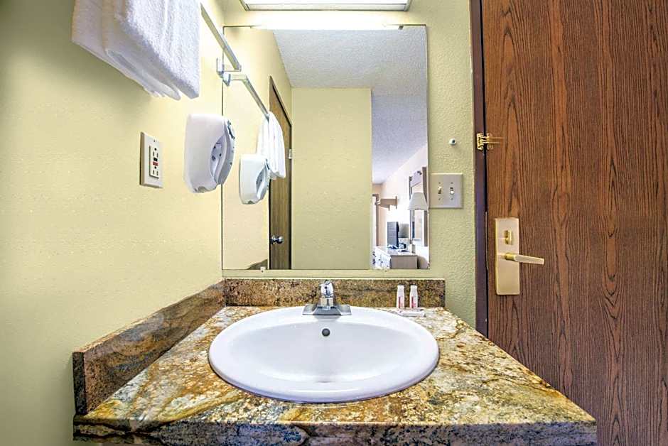 Super 8 by Wyndham Grants