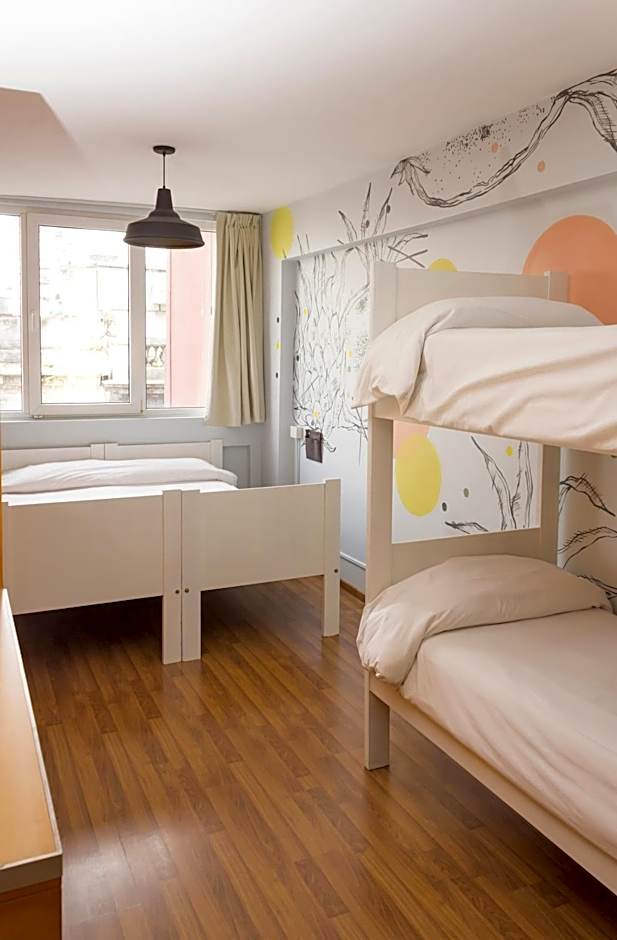 Circus Hostel