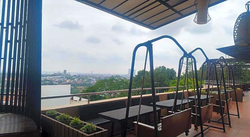 Crown Vista Batam Hotel