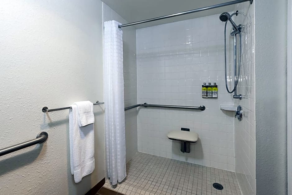 Candlewood Suites GRAND RAPIDS AIRPORT