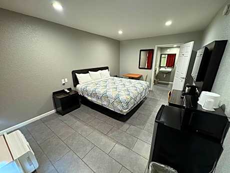 2 Full Beds | Mobility Access RI Shower Nsmk