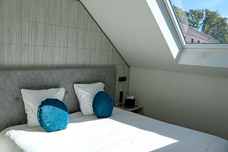 Apartment with 2 Single Beds and Sofa Bed – 1-Hour Spa Access from 20:00 to 23:00 (in the Hotel)