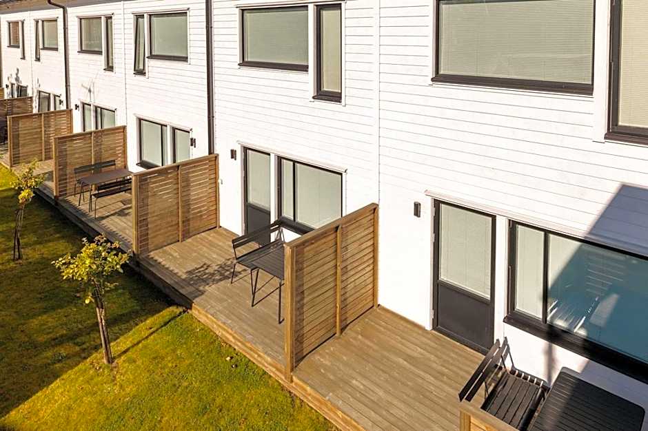 Easy Livin' Apartment Hotel