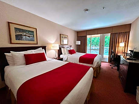 2 Double Beds Non-Smoking Balcony Park View Refrigerator Wi-Fi Continental Breakfast