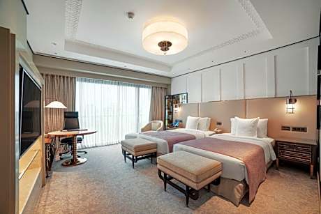 Executive Club Twin Room with City View