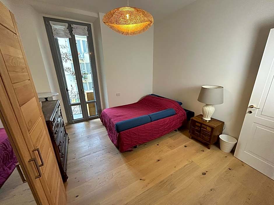 Room in Stunning Central Open Space Apartment