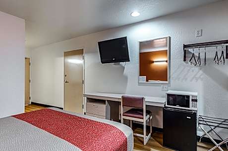 1 Queen Bed | Mobility Accessible Tub Nsmk