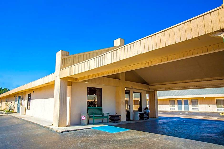 Rodeway Inn & Suites Brookhaven