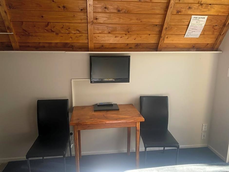 Mountain Chalets Motel