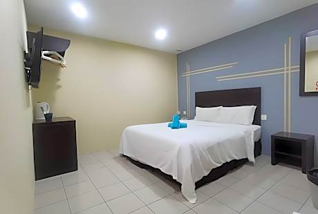 Deluxe Queen with window