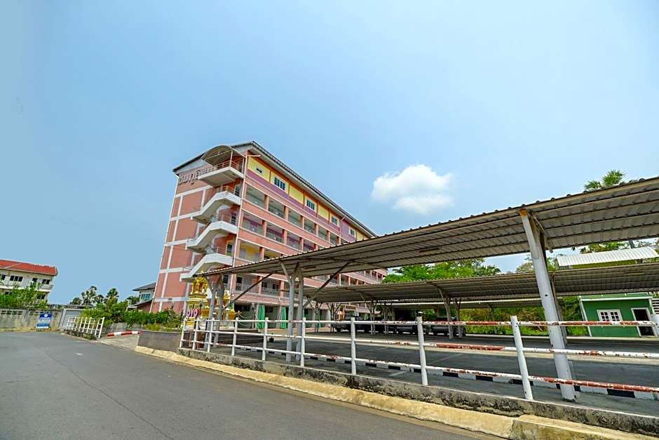 Chompoo Inn