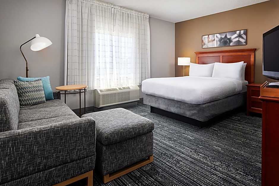 Photo 1 of 13 of Studio 1 King Bed