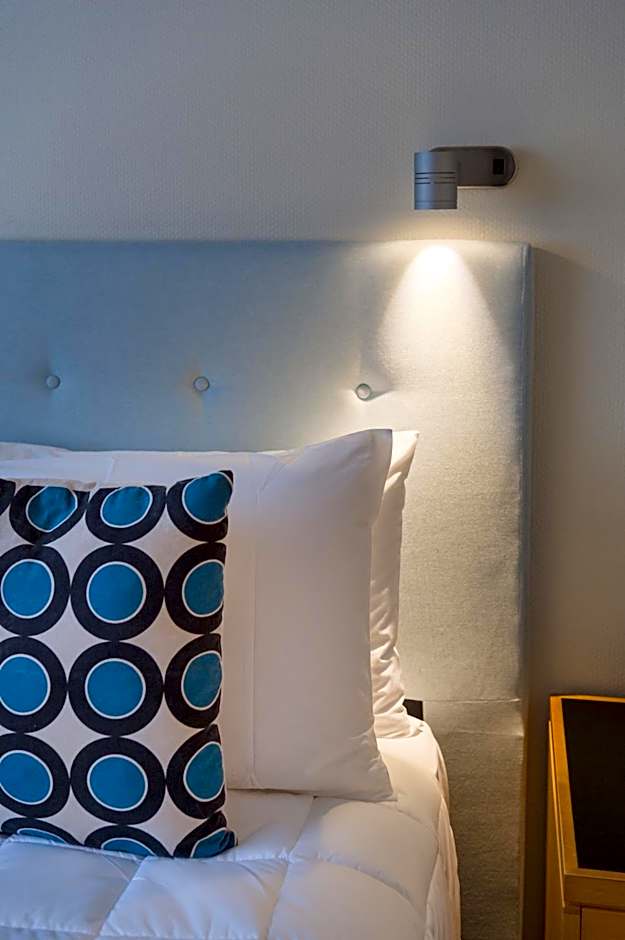 West Plaza Hotel