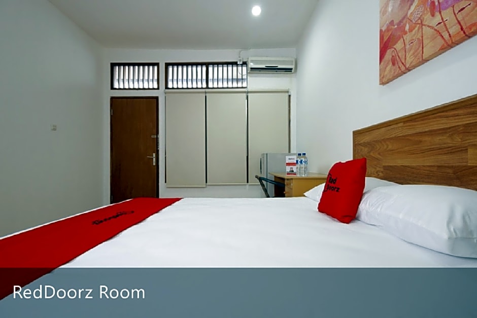 RedDoorz Plus near Plaza Indonesia