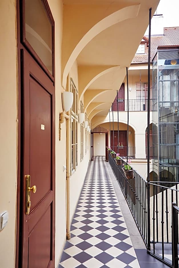 Three Golden Crowns Apartments