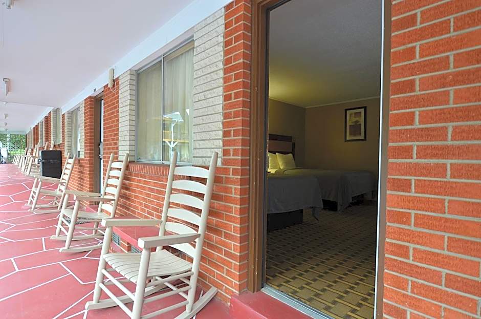 Travelowes Motel - Maggie Valley