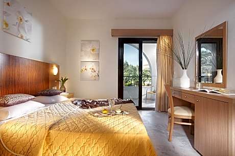 Family Apartment with Garden View