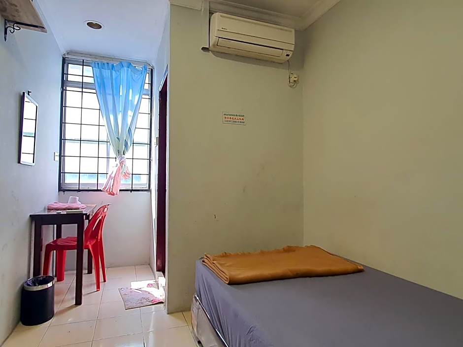 OYO 90997 Hoover Room