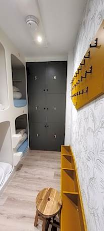 Single Bed in Mixed Dormitory Room