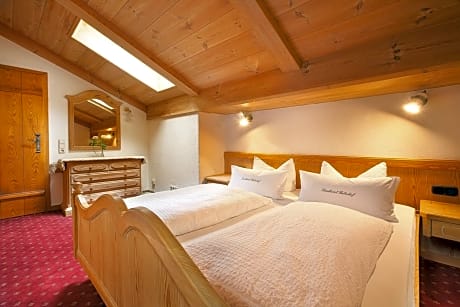 Apartment South (3 Adults)