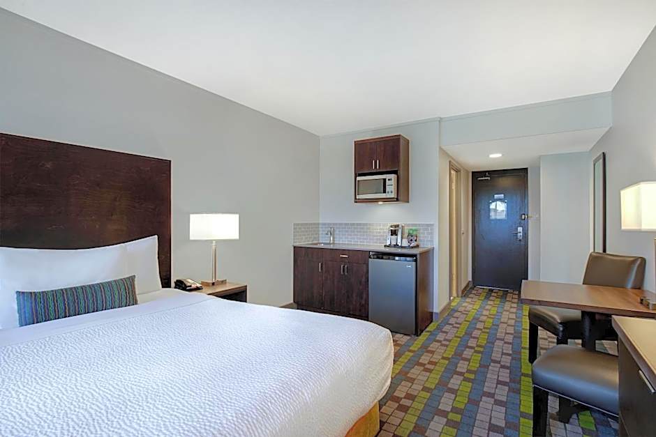 Days Inn by Wyndham Victoria Airport Sidney