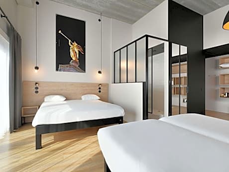 Standard Room with 1 double bed and 2 single beds