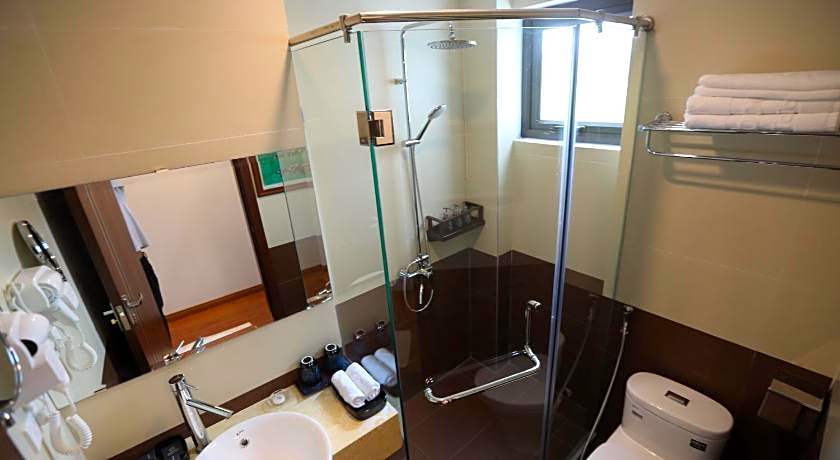 Liberty Hall Tam Coc Hotel & Villa