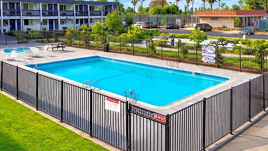 Motel 6-Claremont, CA