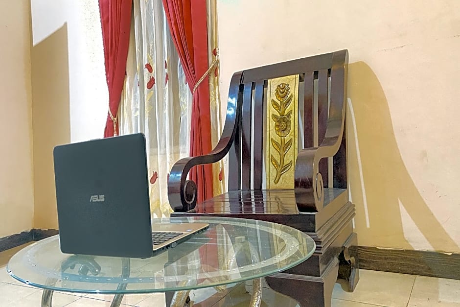 OYO 92065 Kos Flobamor