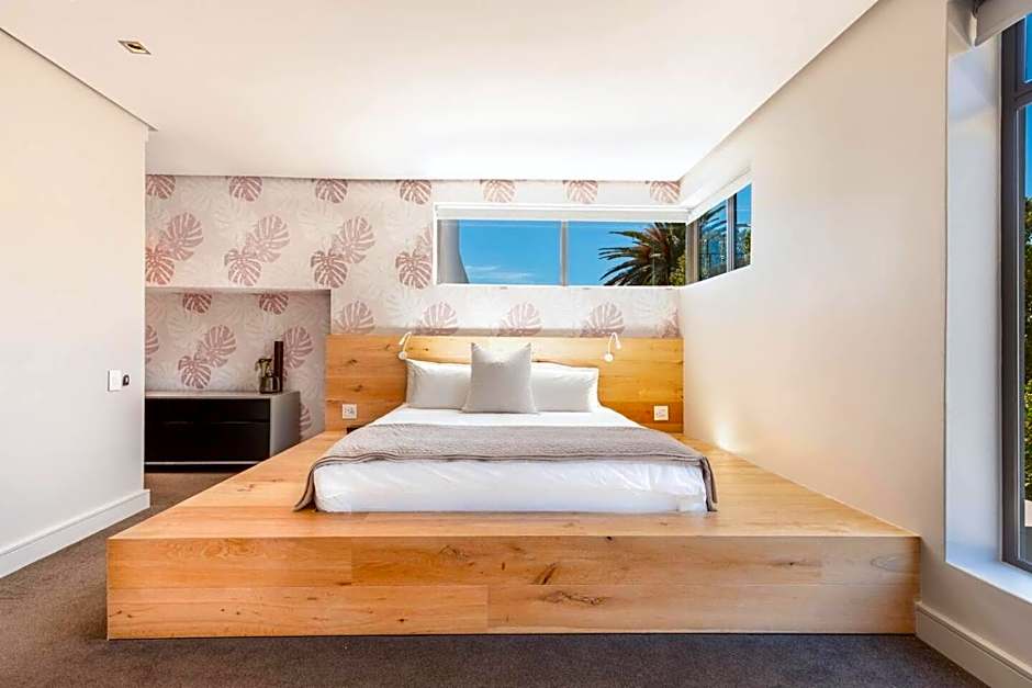 Amara 2 -Designer Penthouse with Solar Power