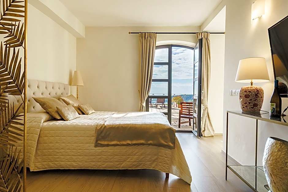 Miramare Apartments&Suites
