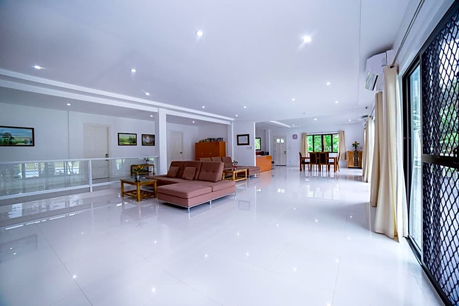 Bohol White House Bed & Breakfast