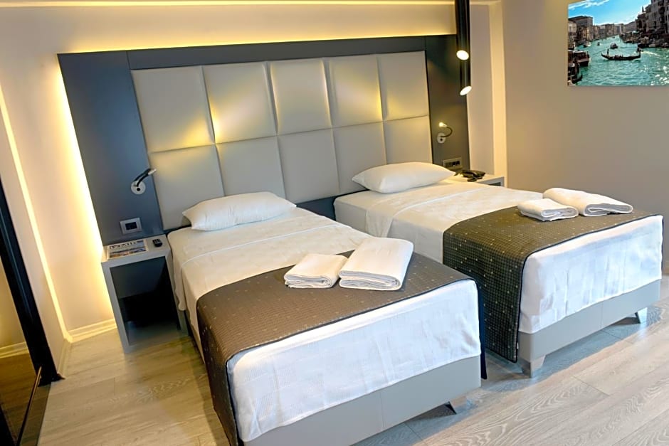 Photo 1 of 8 of Standard Twin Room