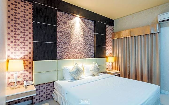 Martina Hotel Surin
