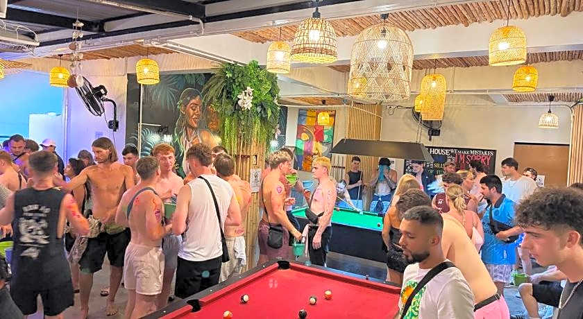 Eclipse Hostel and Bar