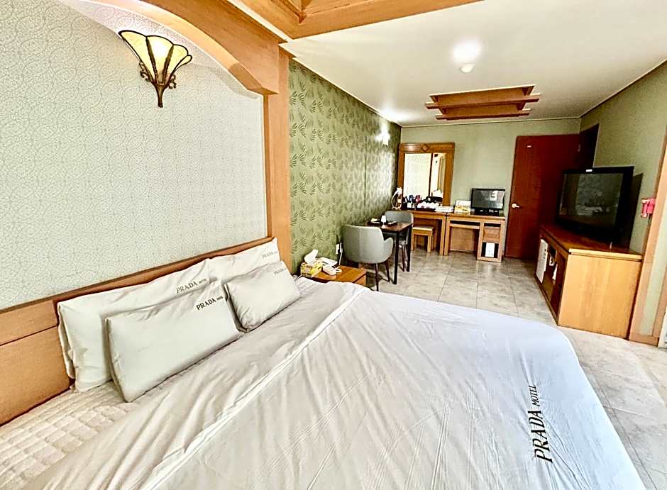 Prada motel