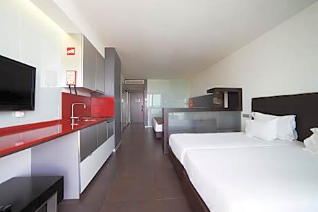 Classic Family Suite with City View (4 Adults)