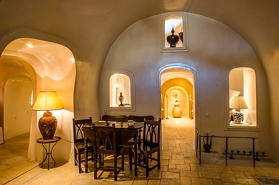 Heliophos Boutique Caves