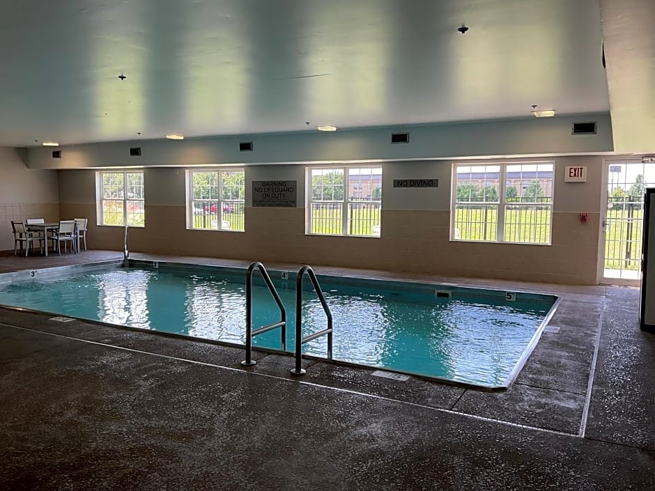 Country Inn & Suites by Radisson, Marion, IL