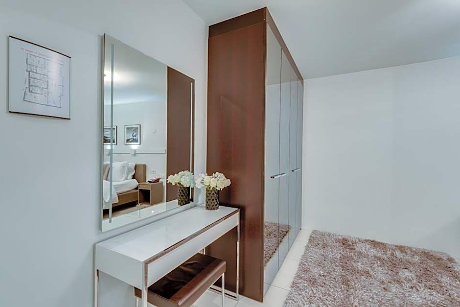 Black Pearl Apartment Hotel