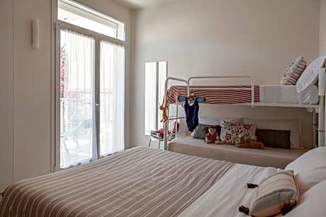 One-Bedroom Apartment with Balcony (4 Adults)